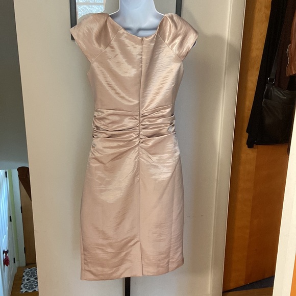 Venus dress - Picture 2 of 3